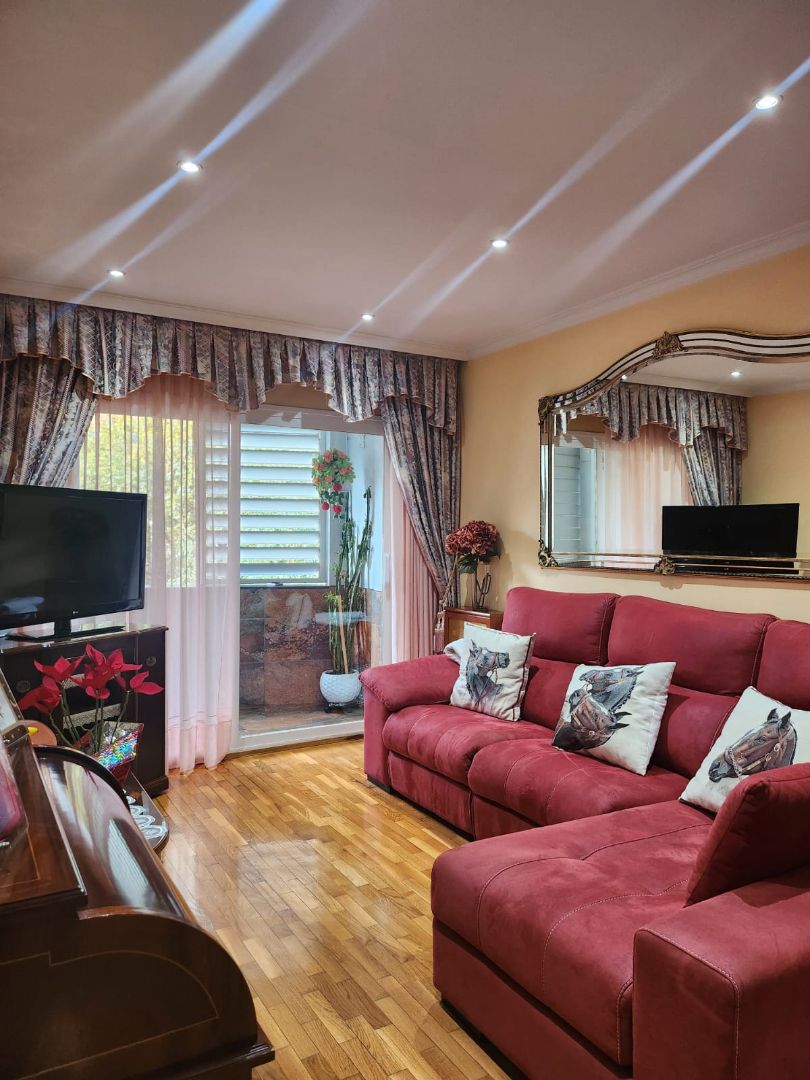 Sala d'estar de Pis en venda en Esplugues de Llobregat amb Aire condicionat, Calefacció i Parquet