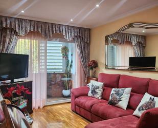 Living room of Flat for sale in Esplugues de Llobregat  with Air Conditioner, Heating and Parquet flooring