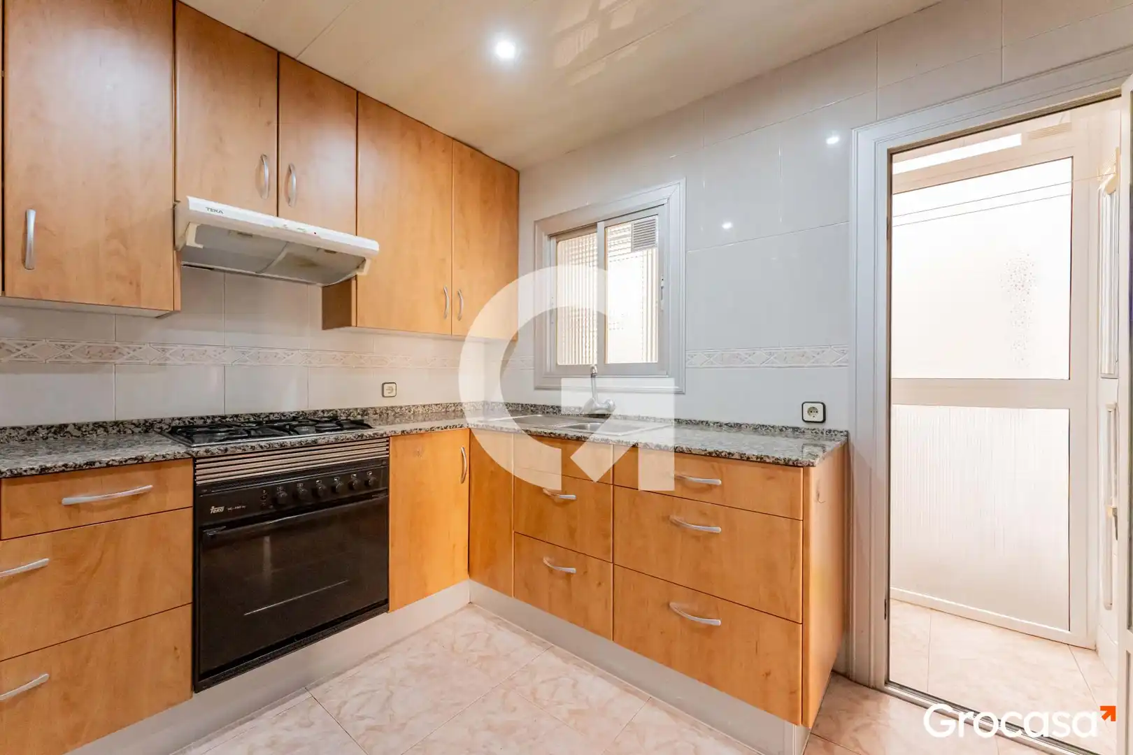 Kitchen of Flat for sale in Cornellà de Llobregat  with Oven