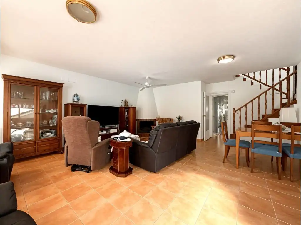 Sala d'estar de Casa adosada en venda en Benicasim / Benicàssim amb Aire condicionat, Forn i Rentadora