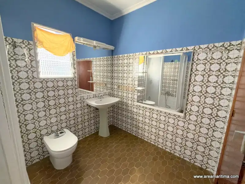 Baño de Casa adosada en venta en Valencia con Trastero y Alarma