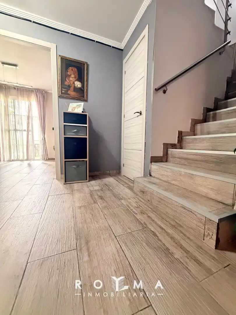 Casa adosada en venda en Dos Hermanas amb Aire condicionat i Traster