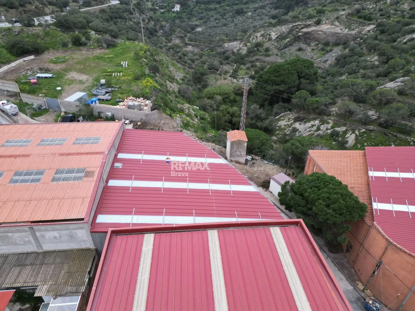 Außenansicht von Fabrikhallen zum Verkauf in Cadaqués mit Heizung