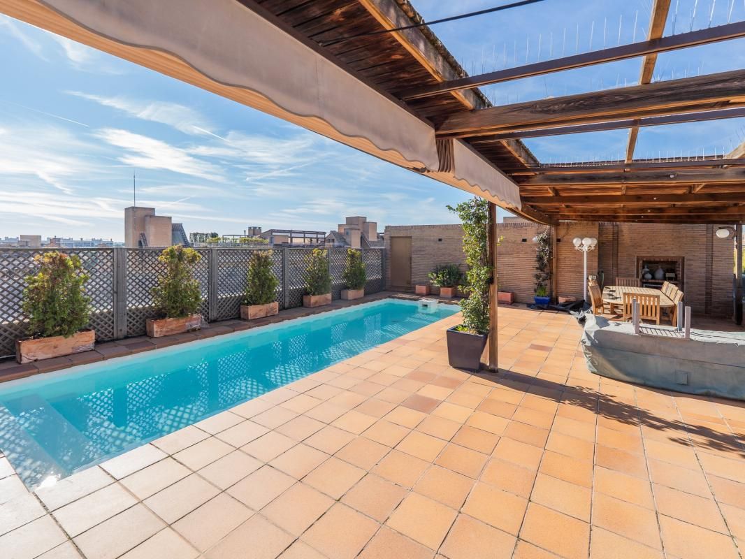 Àtic en venda a P.º del Hontanar, 1, La Finca