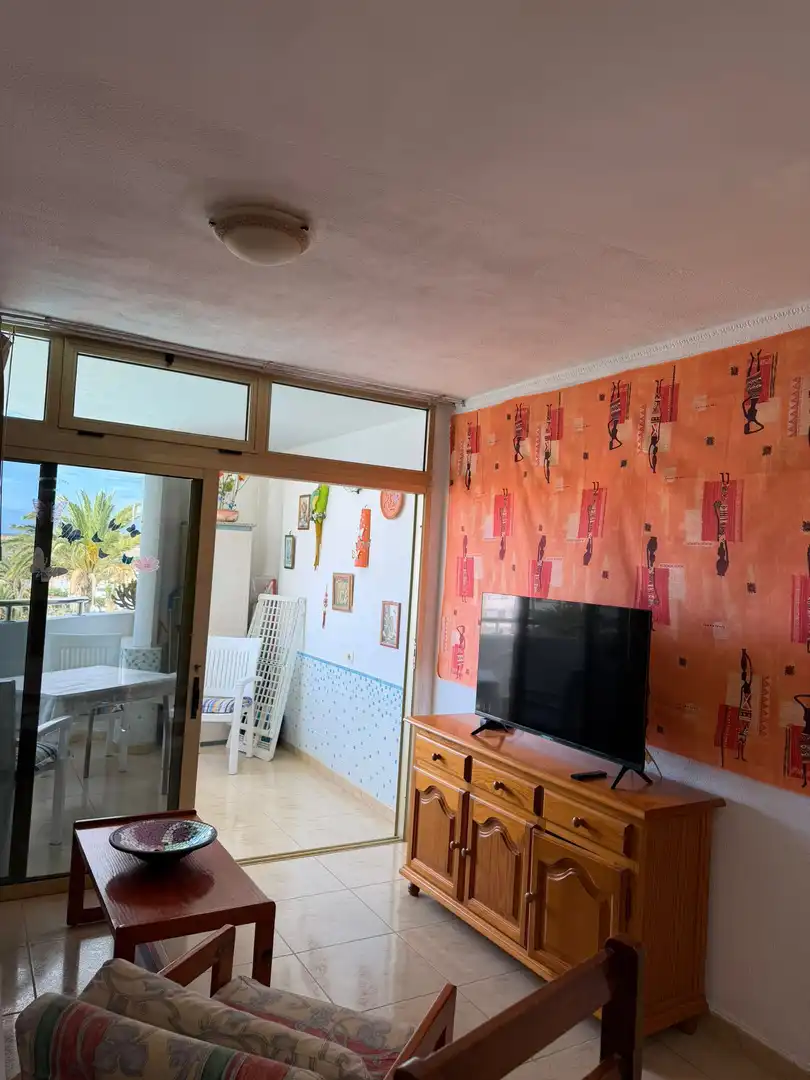 Sala de estar de Apartamento en venta en San Bartolomé de Tirajana con Amueblado y Piscina comunitaria