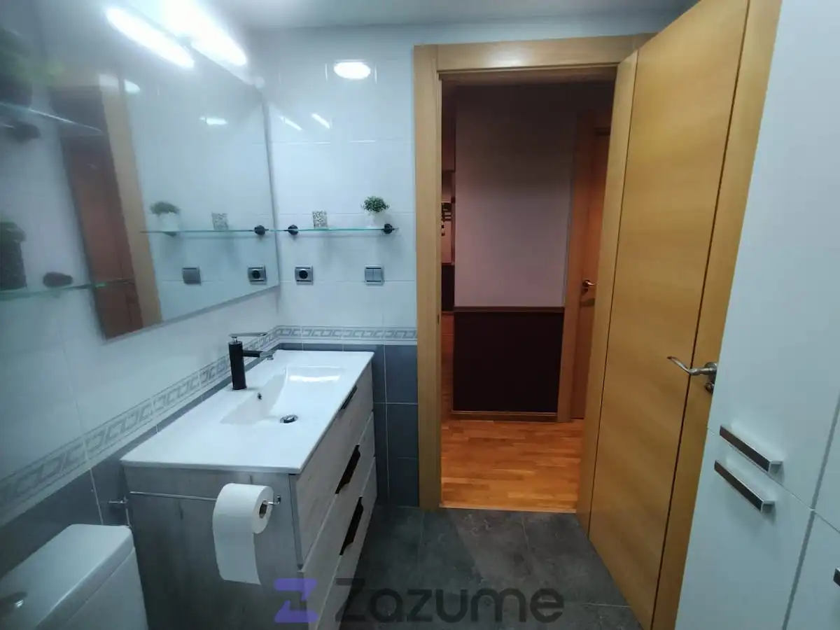 Baño de Piso de alquiler en Zaragoza con Aire acondicionado, Calefacción y Parquet