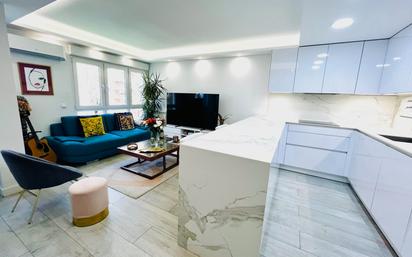 Sala d'estar de Pis en venda en  Madrid Capital amb Aire condicionat, Calefacció i Terrassa