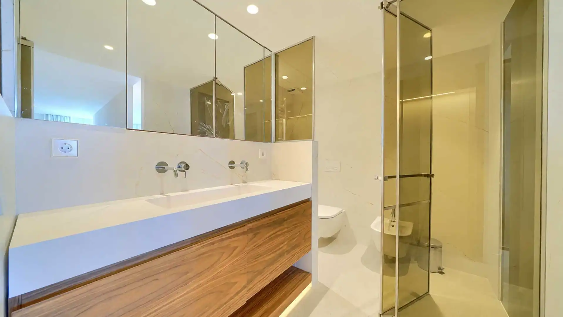 Bathroom of Attic for sale in Marbella  with Air Conditioner, Terrace and Storage room