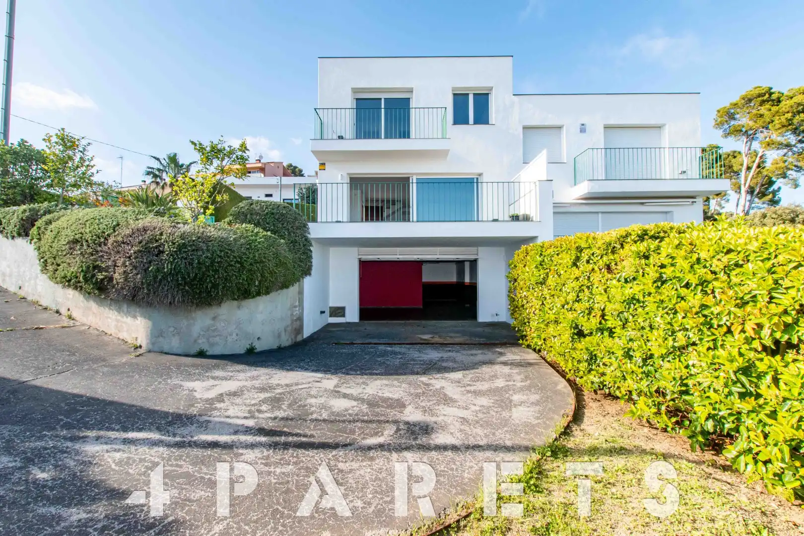 Außenansicht von Einfamilien-Reihenhaus zum Verkauf in Santa Susanna mit Heizung, Privatgarten und Terrasse