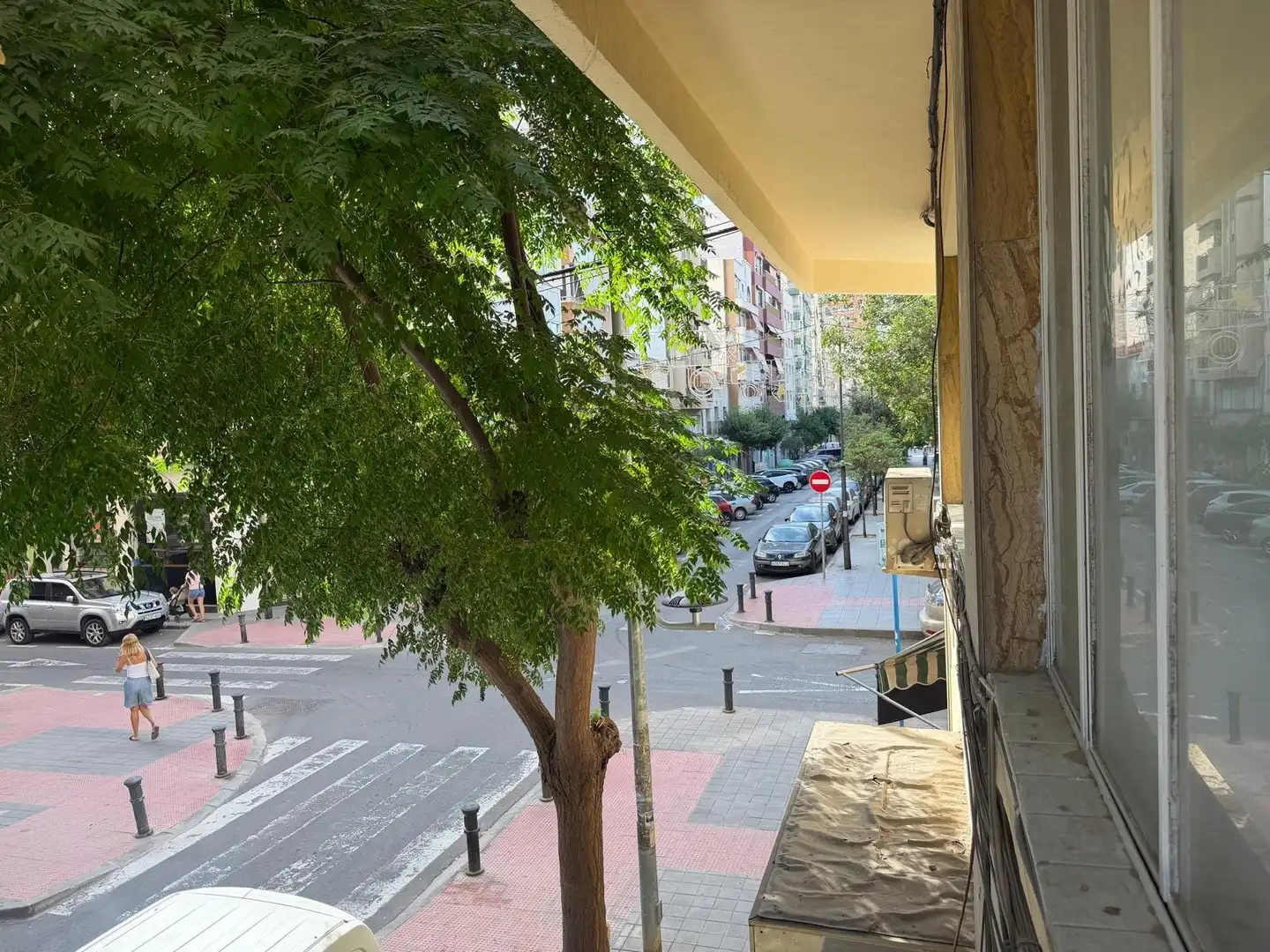 Vista exterior de Local de lloguer en Benalúa - Babel