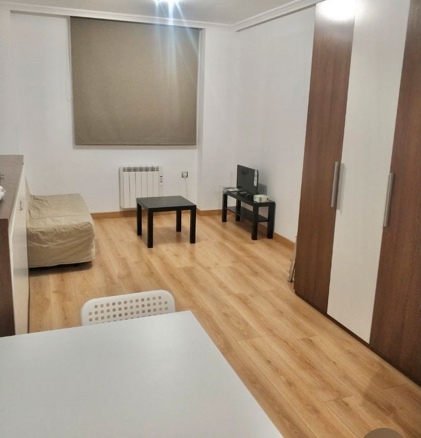 Sala de estar de Apartamento en venta en Salamanca Capital con Parquet, Amueblado y Horno