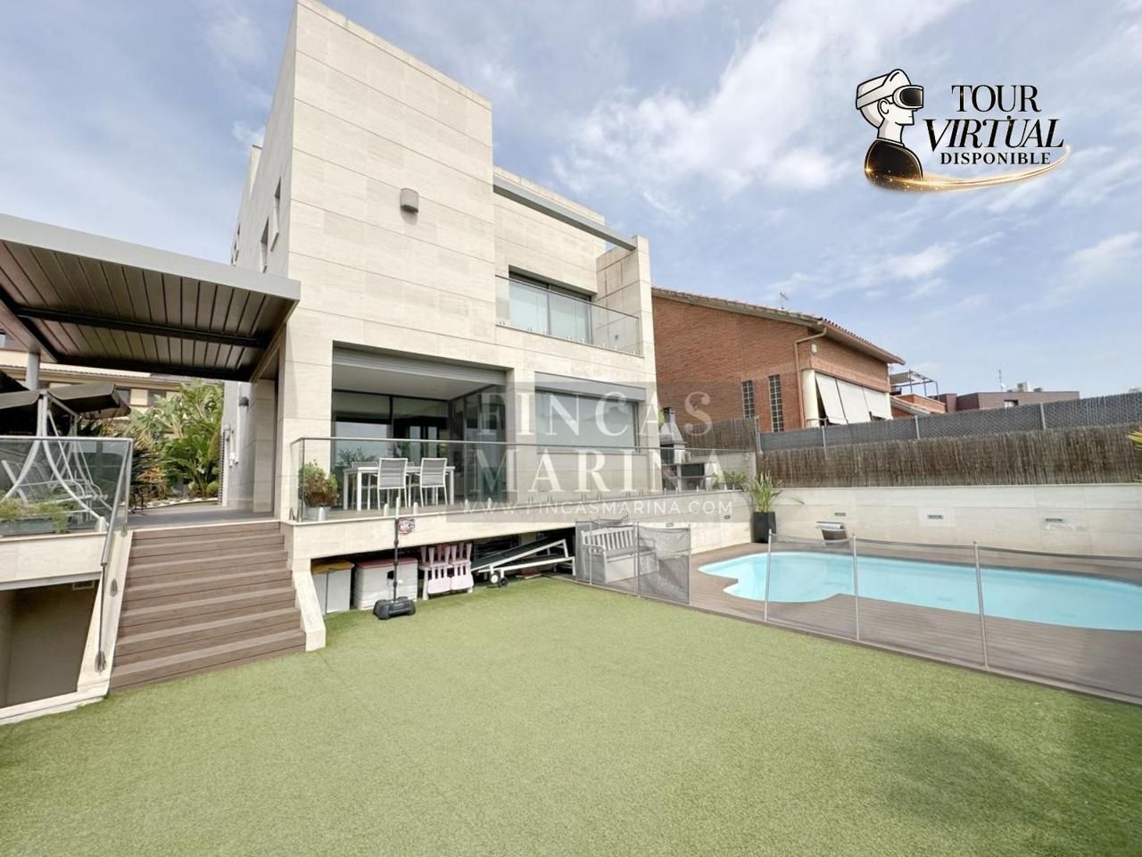 Vista exterior de Casa o xalet en venda en Viladecans amb Aire condicionat, Calefacció i Jardí privat