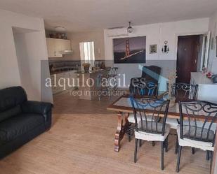 Sala d'estar de Apartament de lloguer en Fuengirola amb Aire condicionat i Terrassa