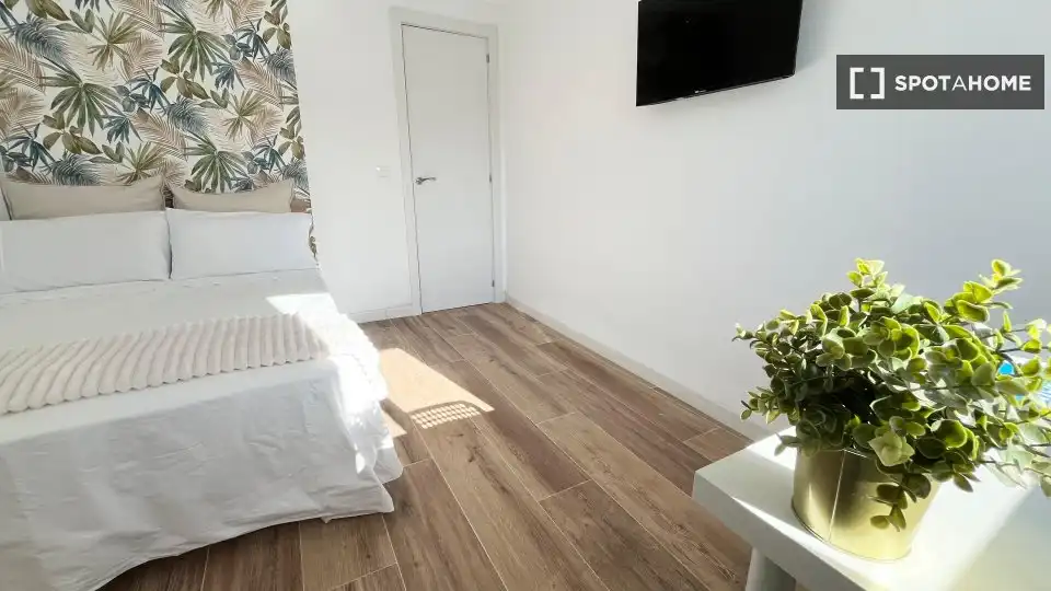 Bedroom of Flat for rent in Sevilla  with Air Conditioner, Heating and Furnished