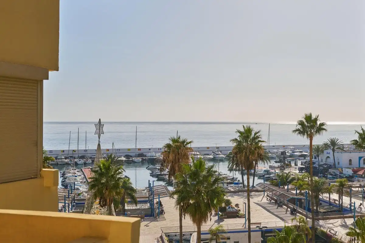 Vista exterior de Apartamento en venta en Marbella con Aire acondicionado, Amueblado y Balcón