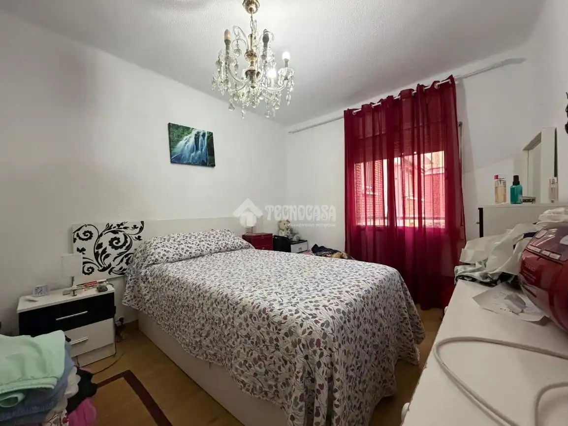 Bedroom of Flat for sale in Madrid