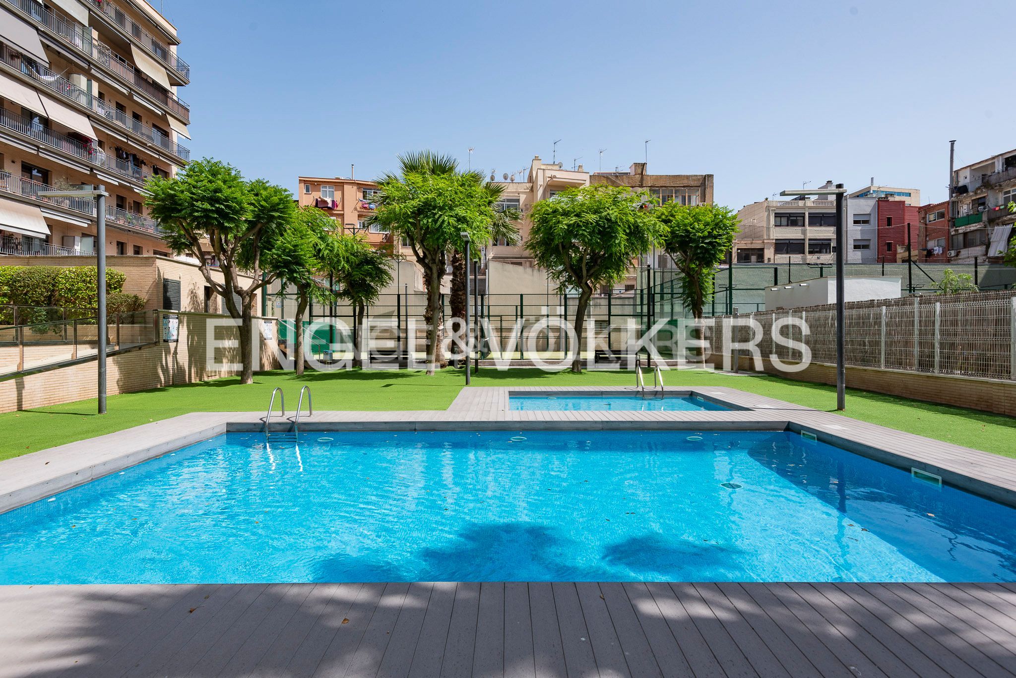 Swimming pool of Apartment for sale in  Barcelona Capital  with Air Conditioner, Heating and Private garden