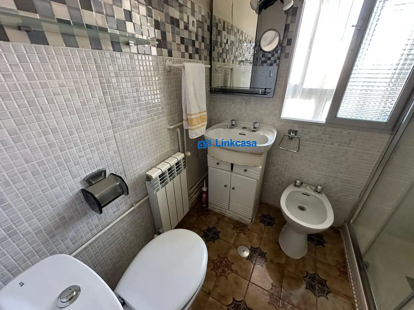 Baño de Piso en venta en Madrid con Calefacción, Terraza y Amueblado