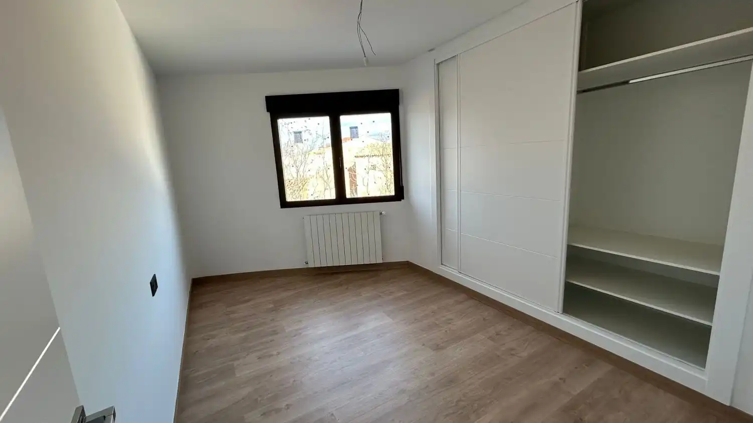 Schlafzimmer von Einfamilien-Reihenhaus zum Verkauf in La Gineta mit Klimaanlage, Heizung und Terrasse