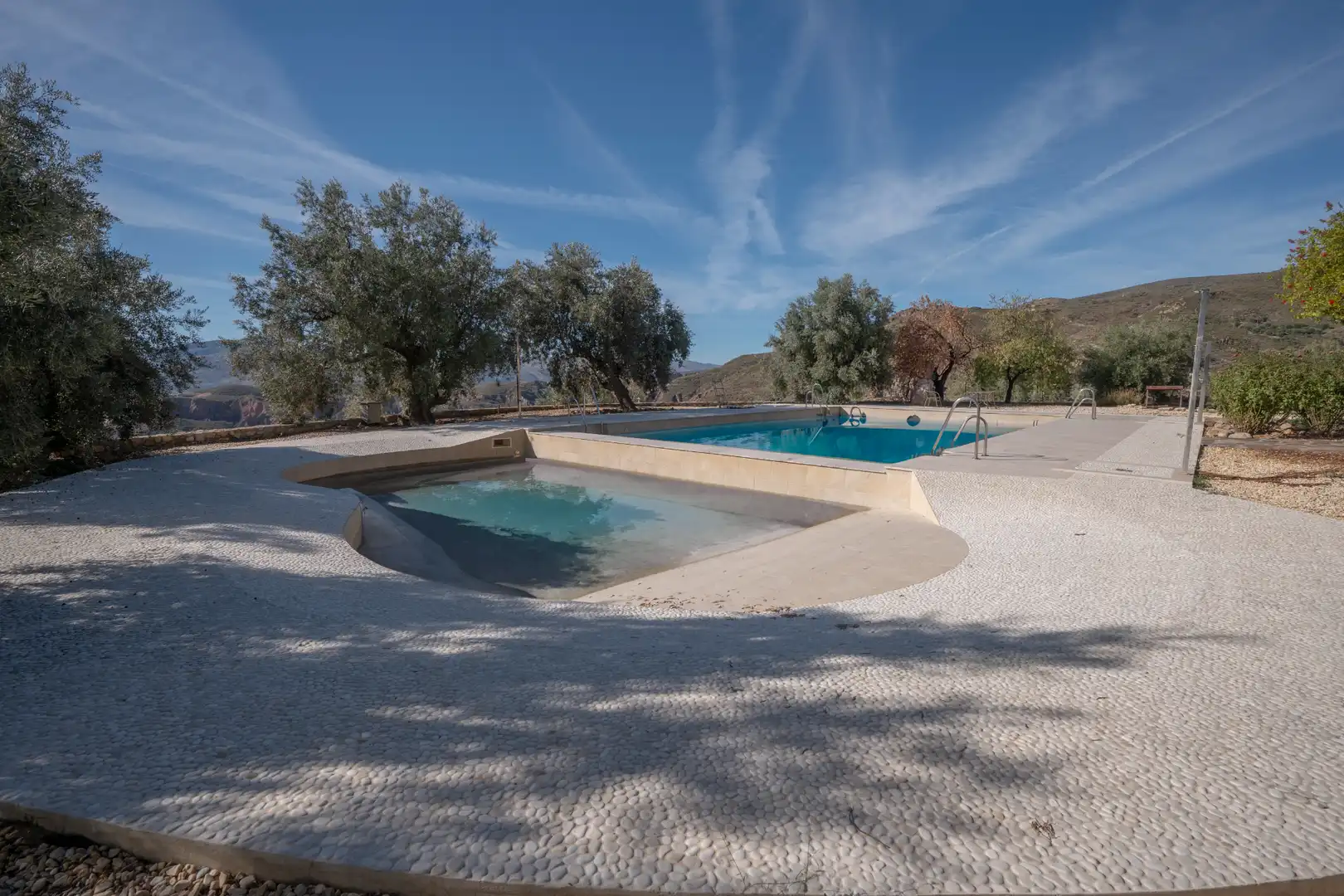 Schwimmbecken von Country house zum Verkauf in Válor mit Privatgarten, Terrasse und Abstellraum