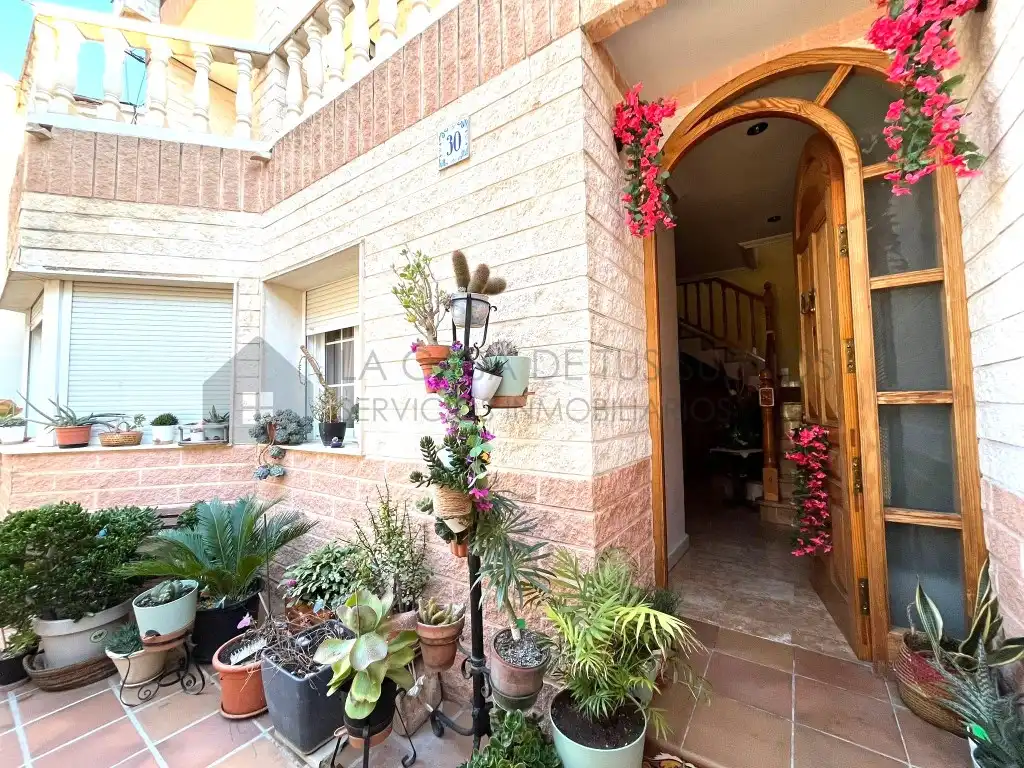 Terraced house for sale in Calle Sagasta, imagen 2