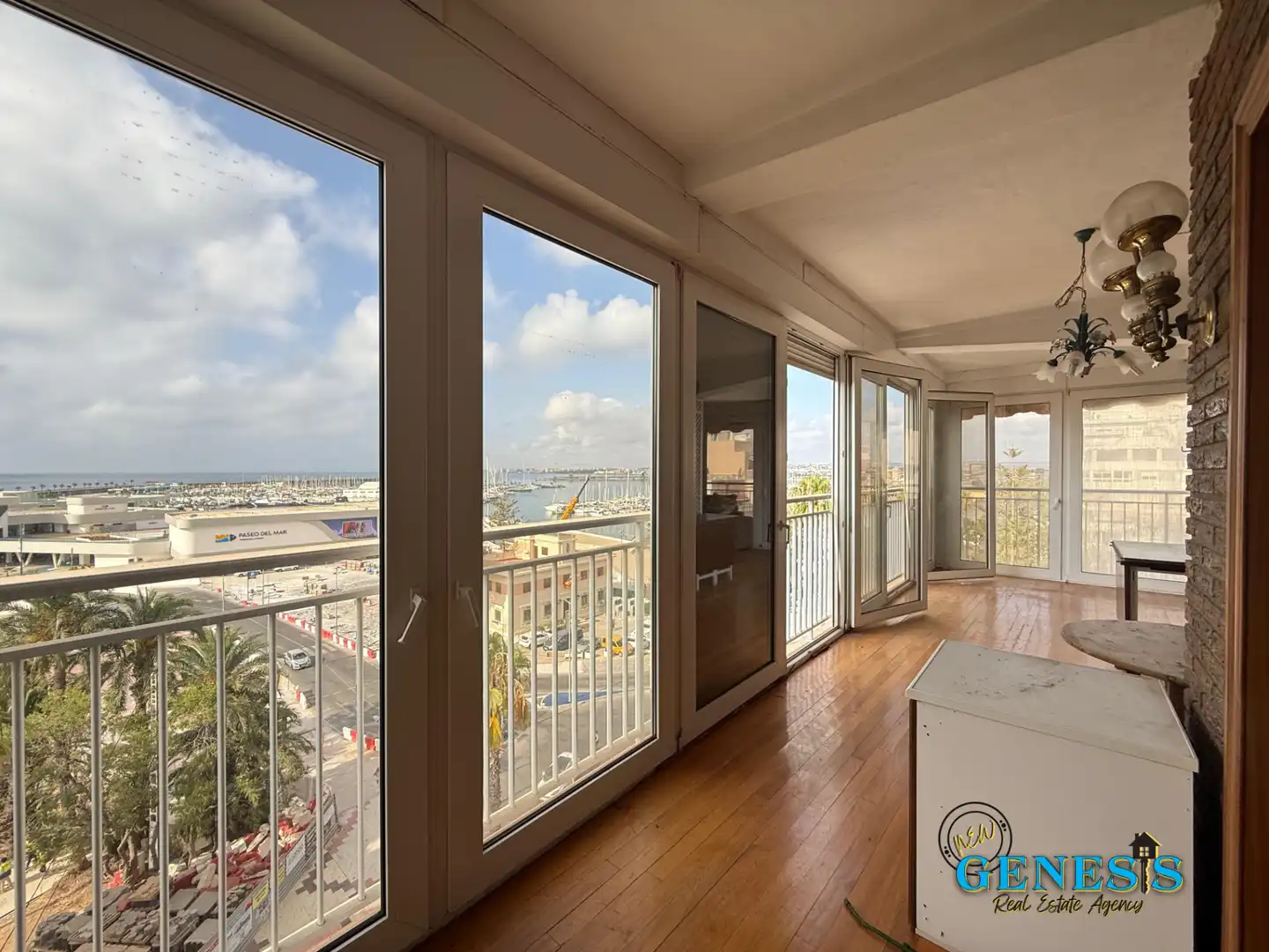Terrassa de Apartament en venda en Torrevieja amb Parquet i Moblat