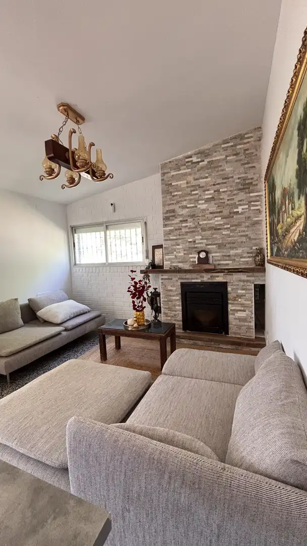 Sala d'estar de Casa o xalet en venda en Escalona amb Aire condicionat, Terrassa i Piscina