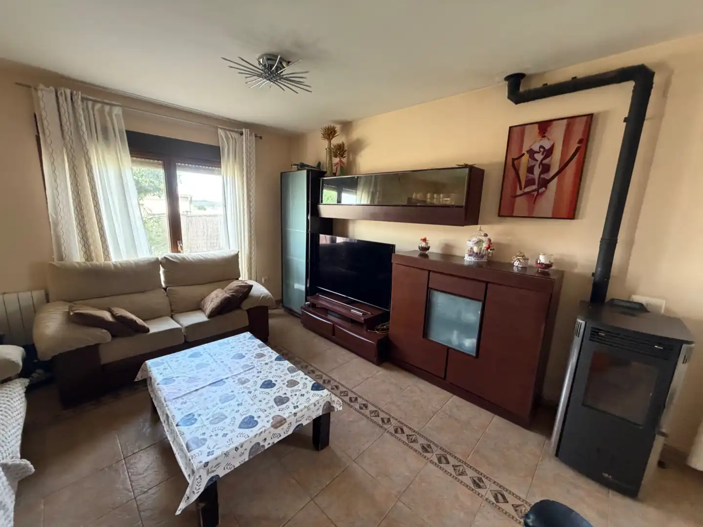 Sala de estar de Casa adosada en venta en Valverde del Majano con Calefacción, Jardín privado y Horno