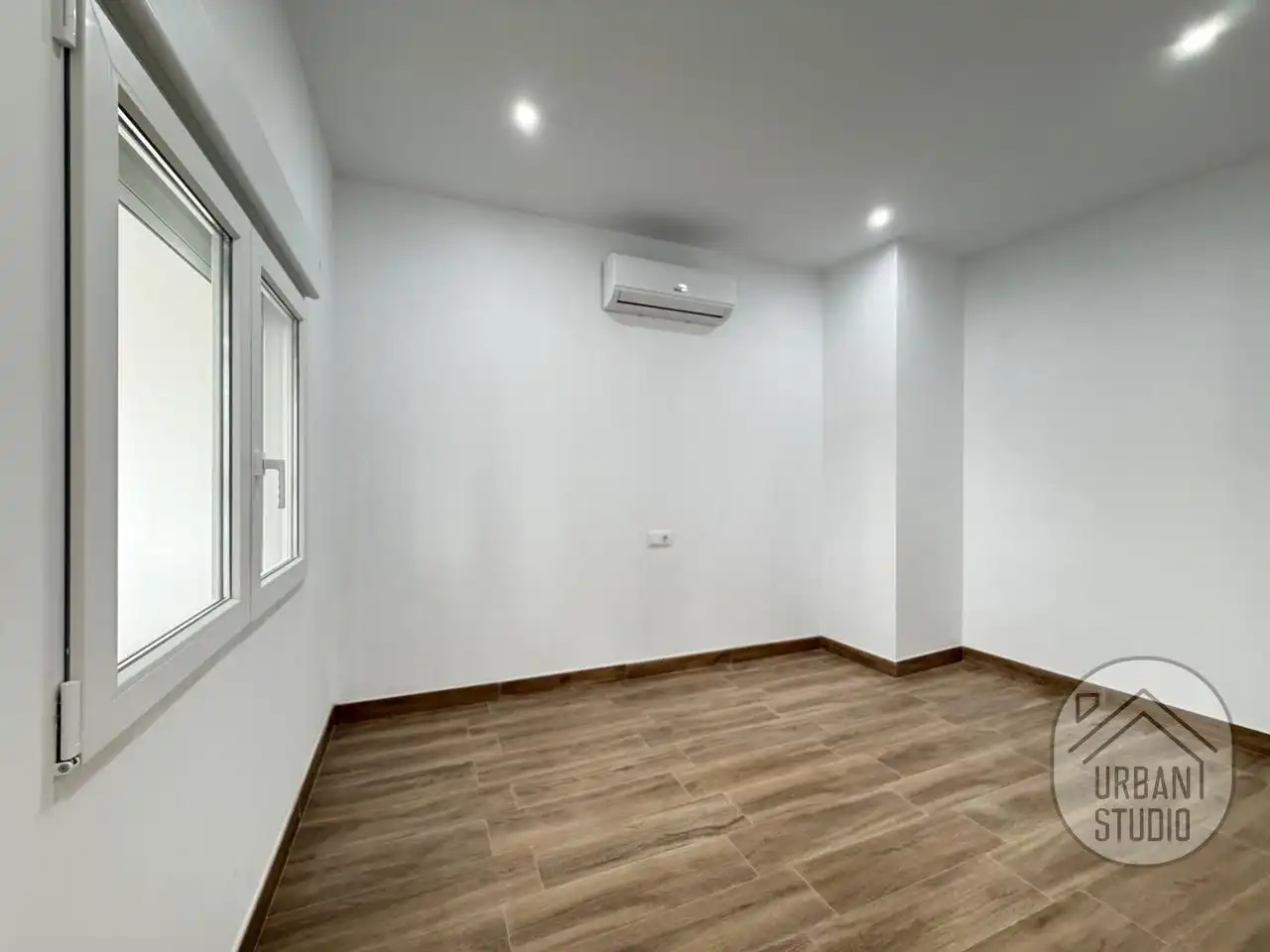 Ground floor for sale in Torrevieja  with Air Conditioner, Terrace and Community pool