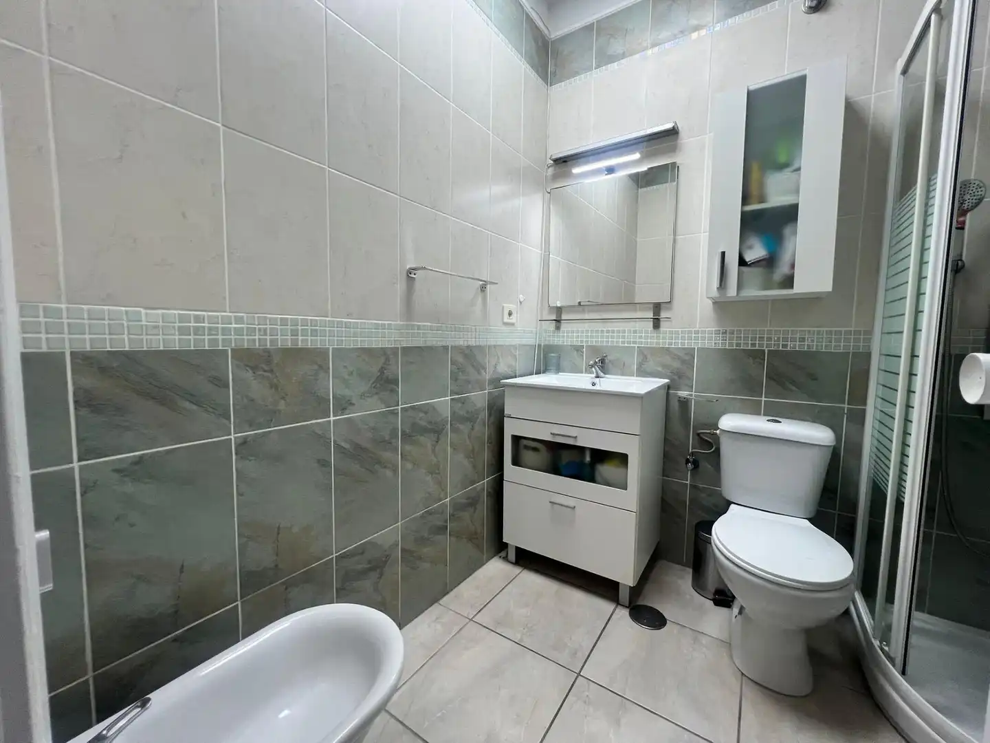 Badezimmer von Einfamilien-Reihenhaus zum Verkauf in San Bartolomé de Tirajana mit Klimaanlage, Terrasse und Abstellraum