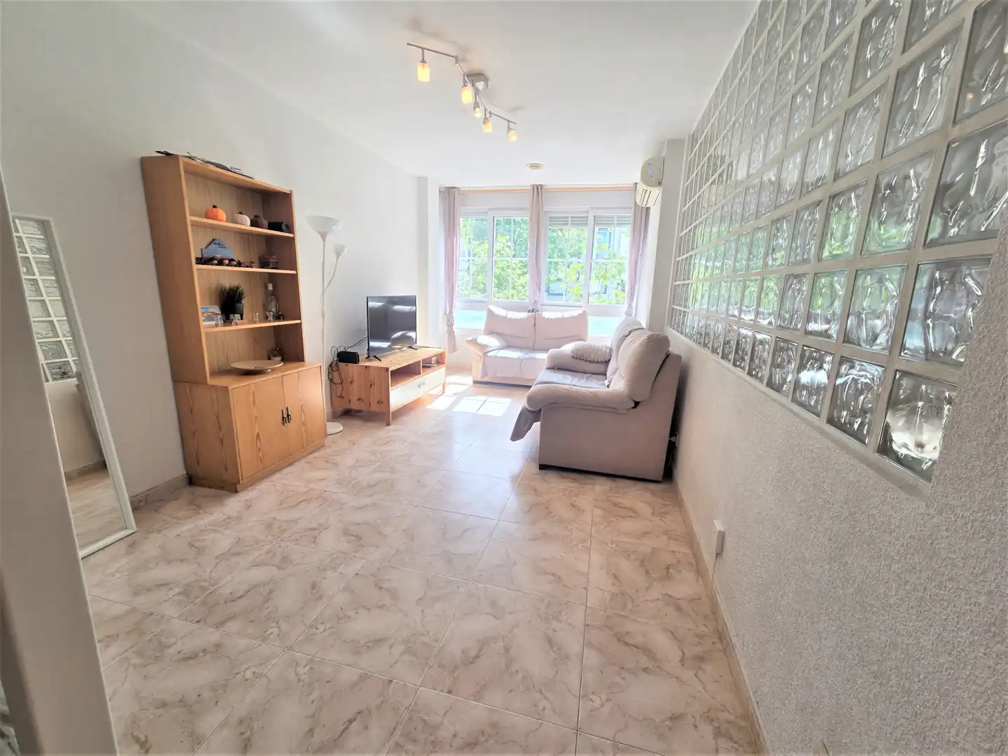 Living room of Flat for sale in Villanueva de la Cañada  with Air Conditioner, Heating and Furnished