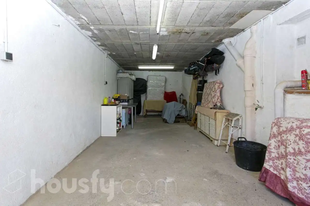 Flat for sale in Alp  with Air Conditioner, Heating and Terrace