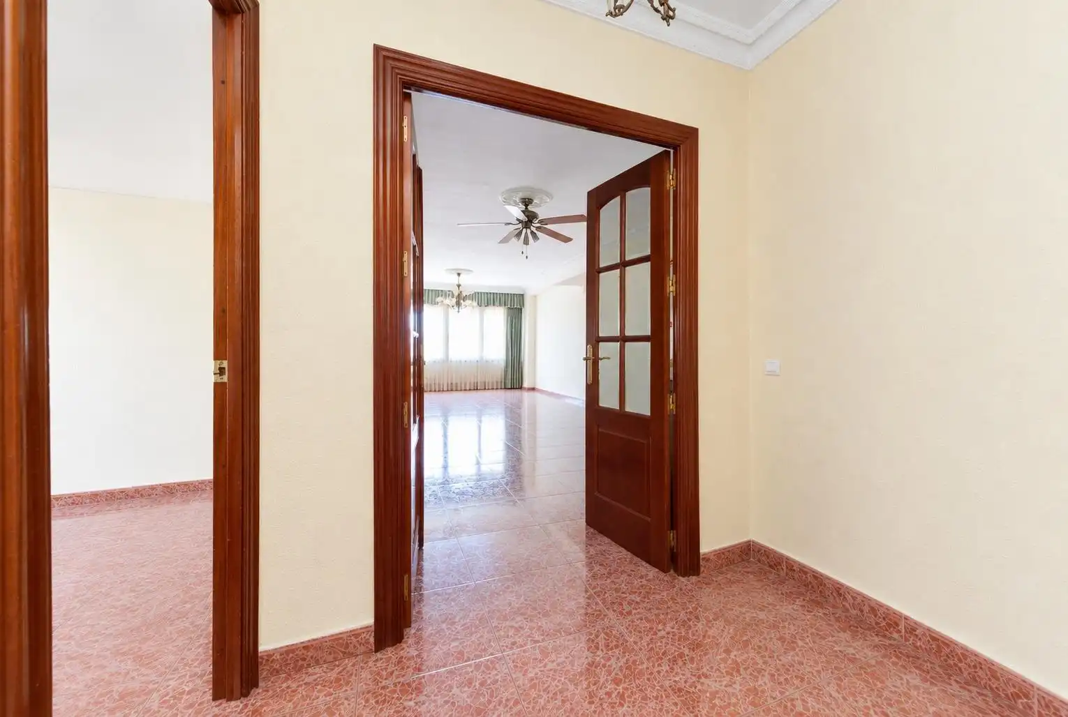 Piso con ascensor en venta en Calle de Eduardo España, imagen 3