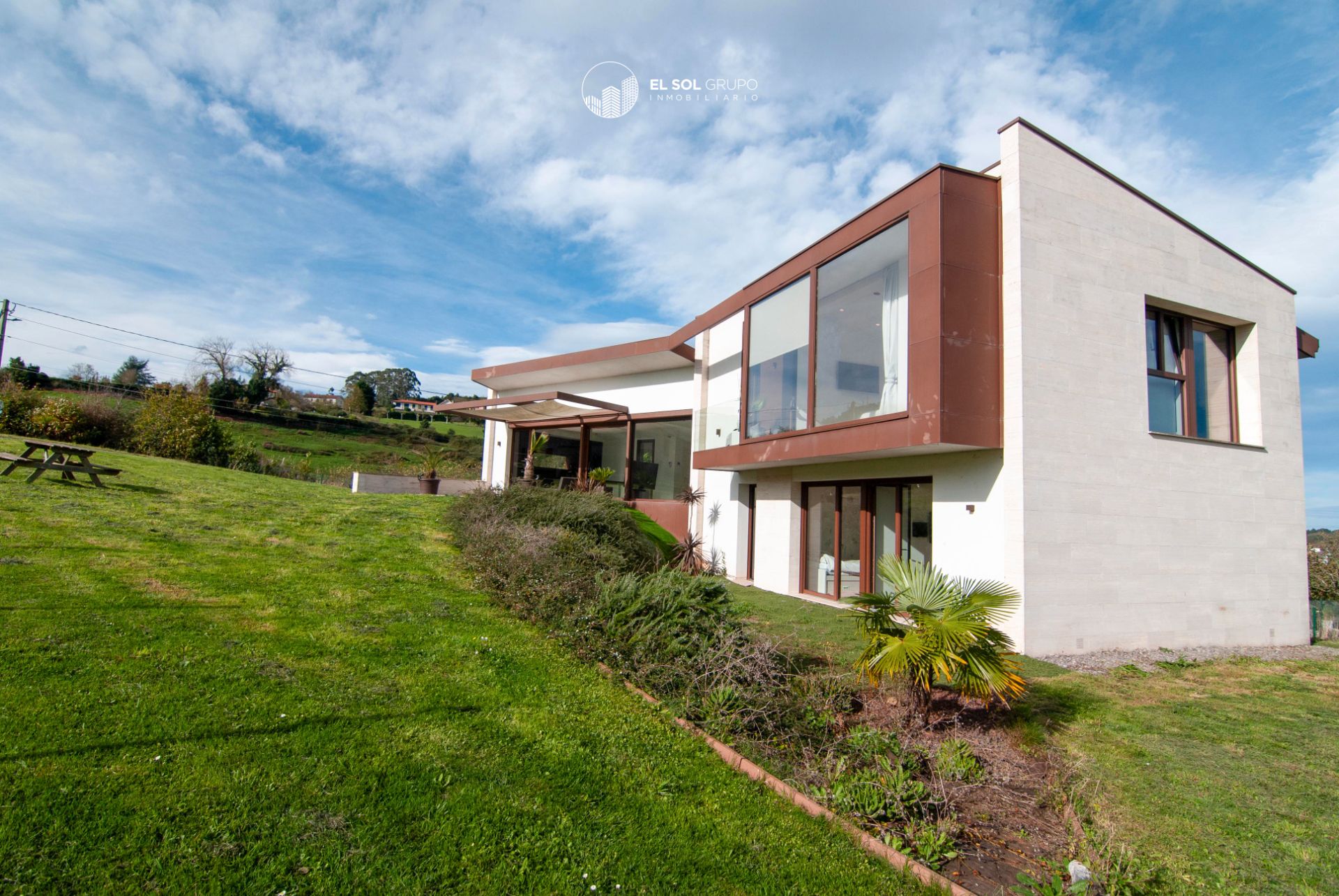 Exterior view of House or chalet for sale in Gijón   with Heating, Private garden and Terrace