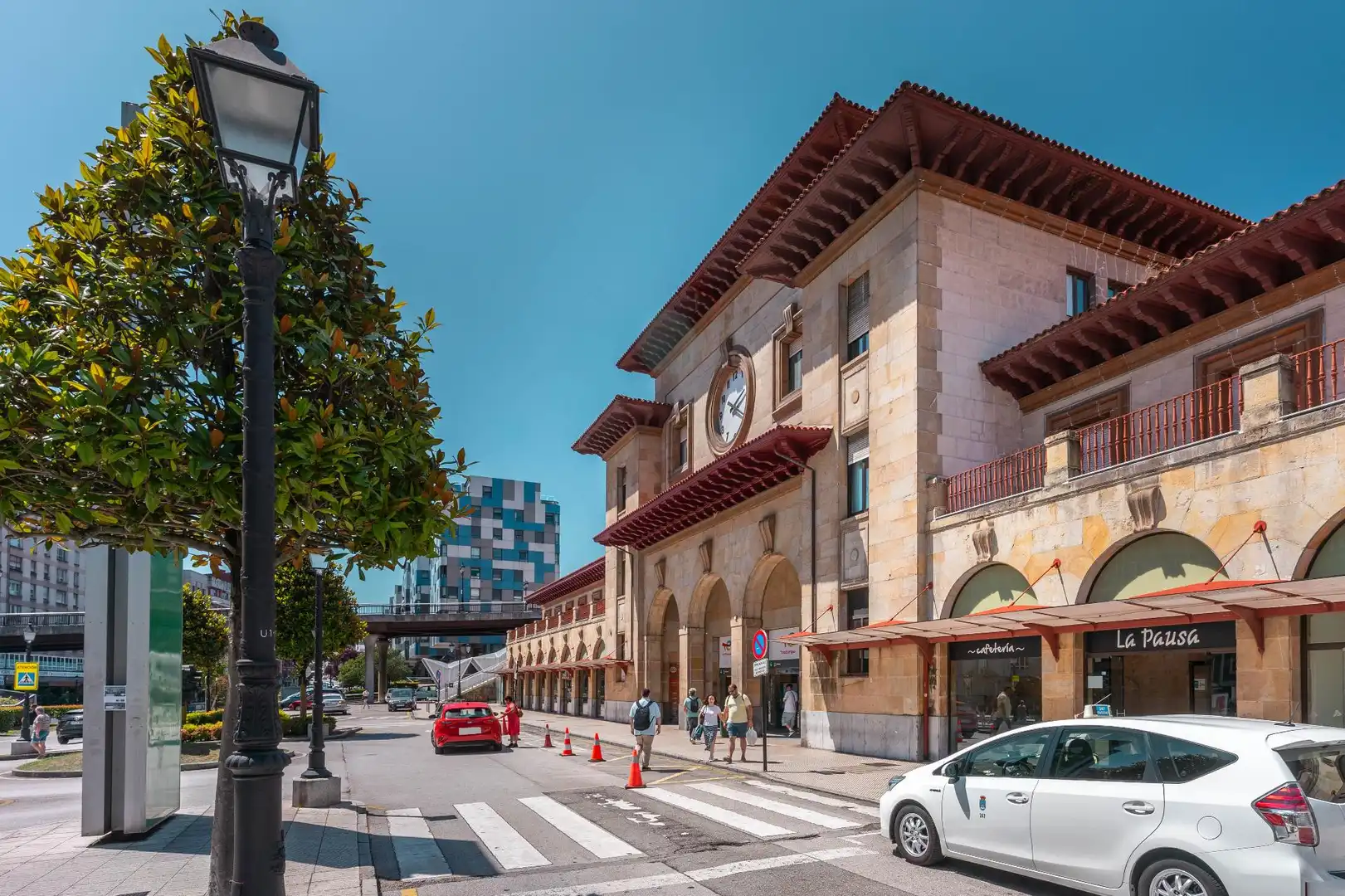 Vista exterior de Pis en venda en Oviedo  amb Calefacció i Parquet