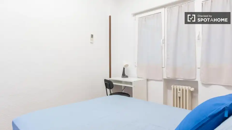 Bedroom of Flat for rent in Madrid  with Air Conditioner, Heating and Furnished