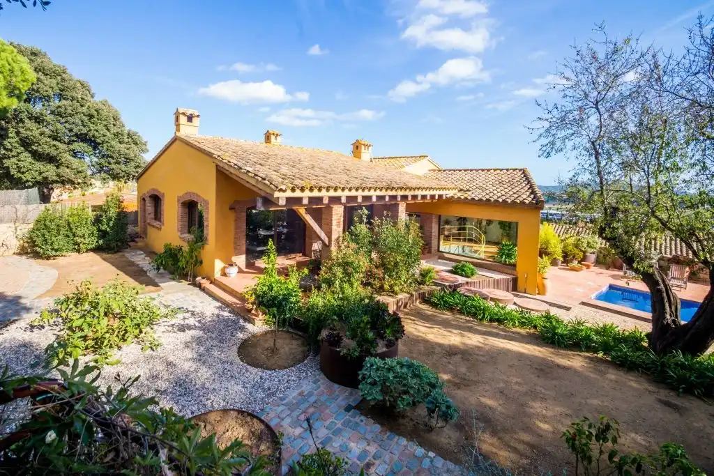 Villa con piscina in vendita a Carrer de la Font, imagen 2