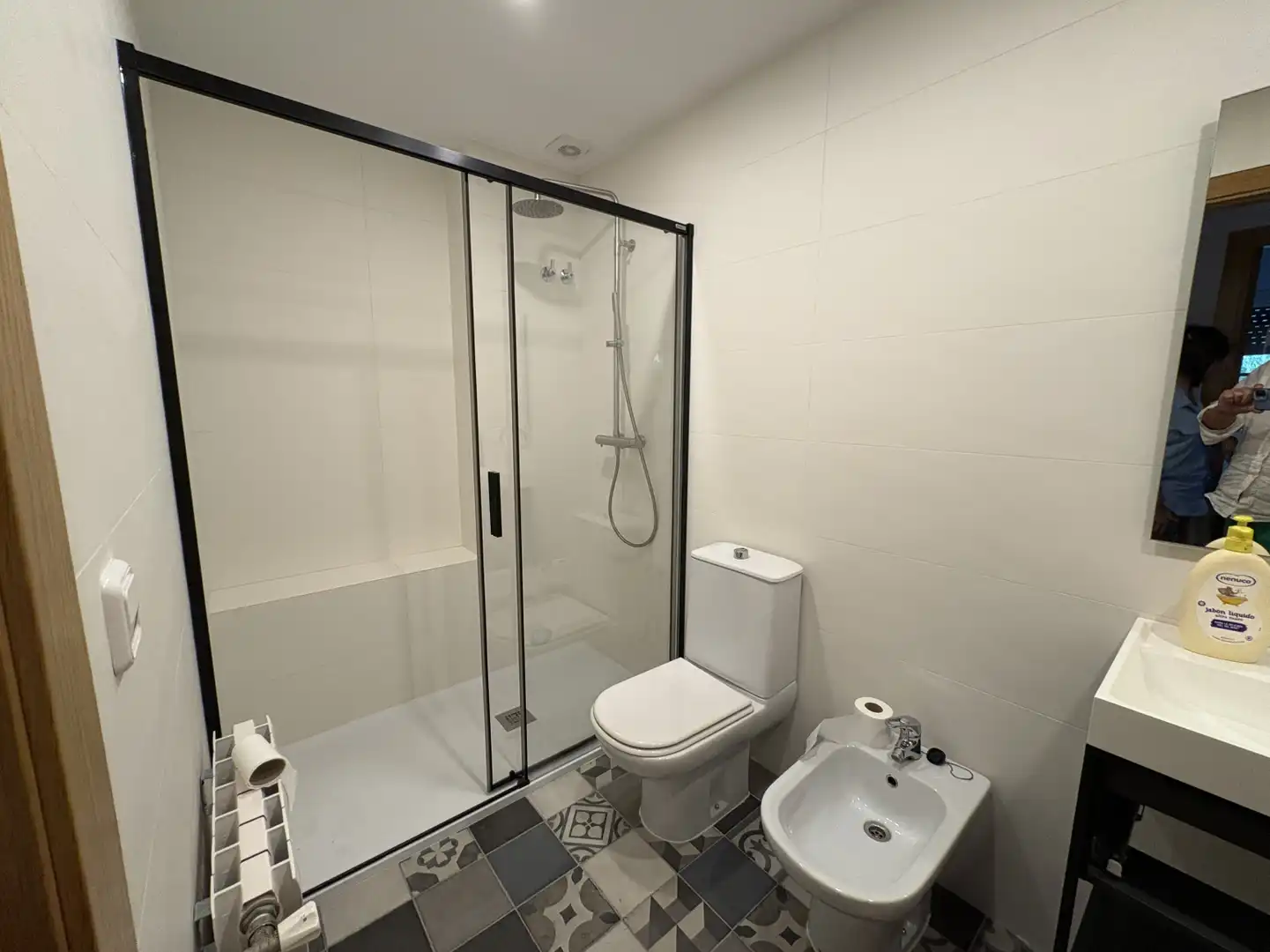 Badezimmer von Dachboden zum Verkauf in Centelles mit Klimaanlage, Heizung und Terrasse
