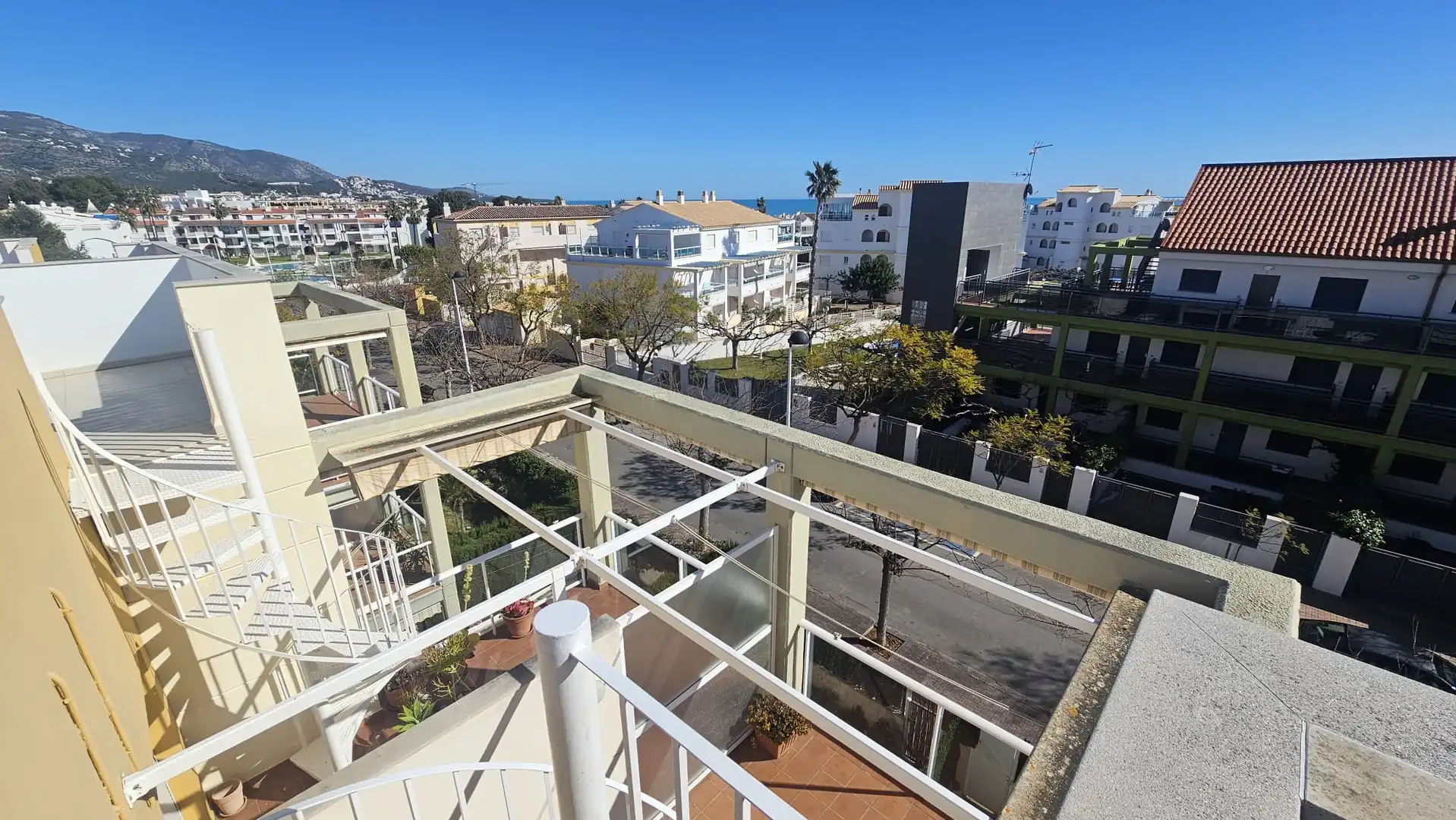 Vista exterior de Ático en venta en Alcalà de Xivert con Aire acondicionado, Calefacción y Jardín privado