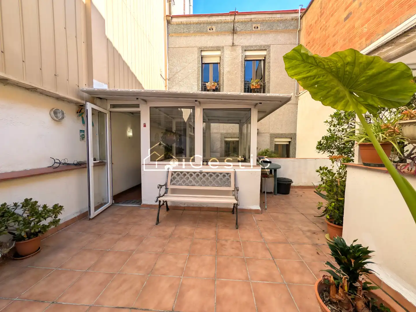 Terrassa de Casa adosada en venda en Santa Coloma de Gramenet amb Aire condicionat, Calefacció i Jardí privat