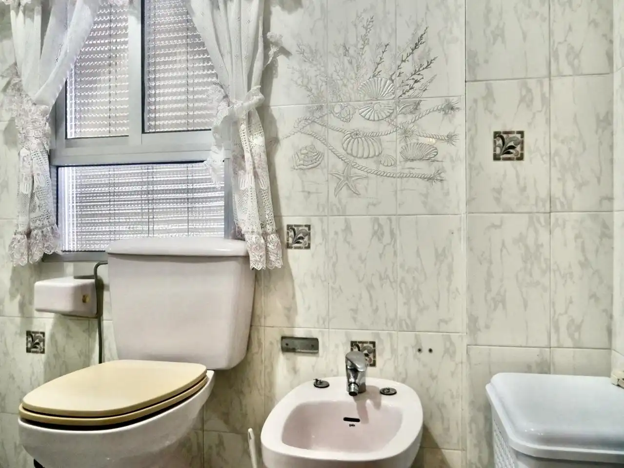 Bathroom of Flat for sale in Sevilla  with Air Conditioner, Terrace and Furnished
