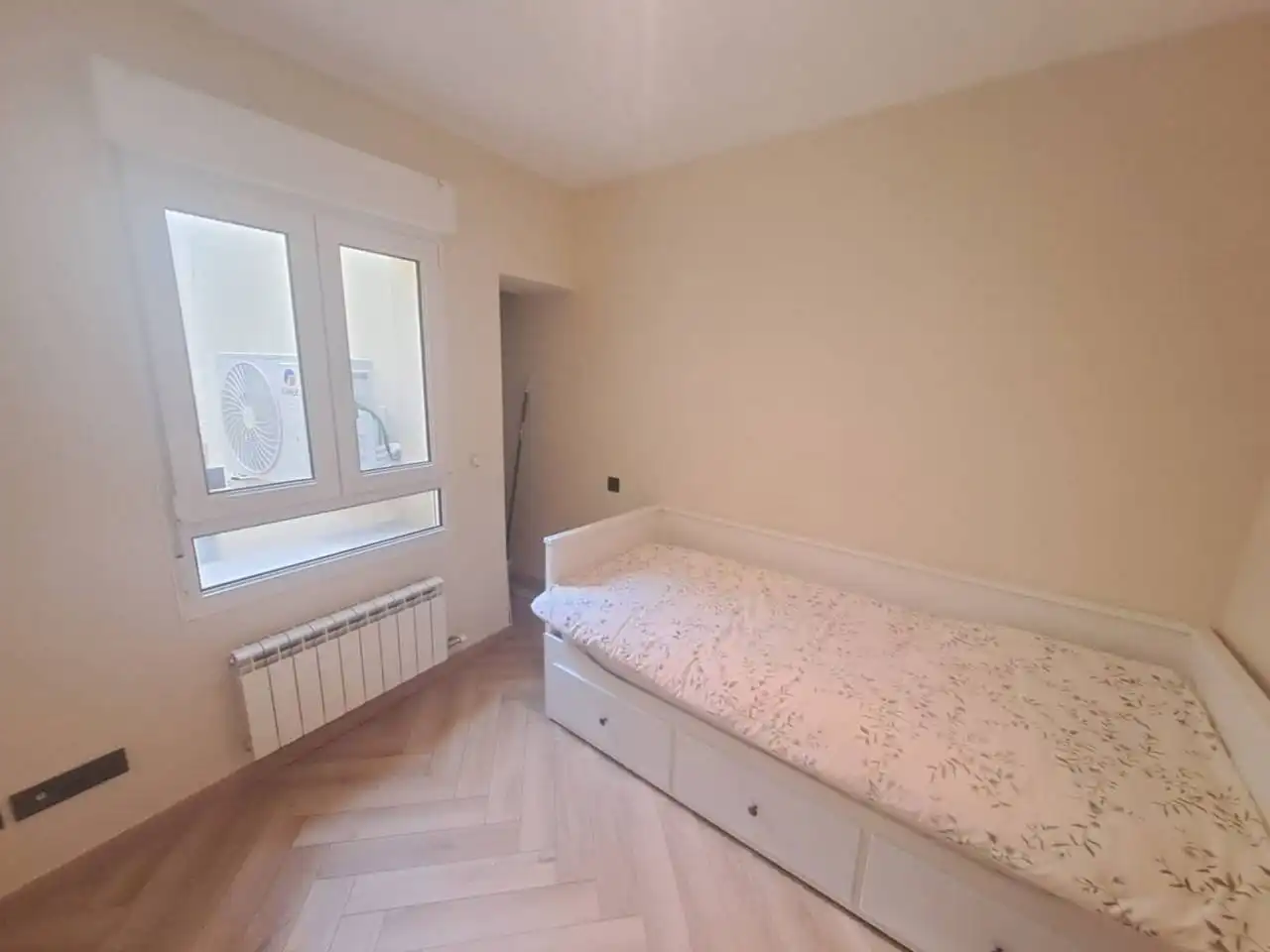 Dormitori de Dúplex en venda en Burgos amb Aire condicionat, Calefacció i Parquet