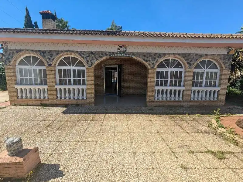 Vista exterior de Casa o chalet en venta en Alcalá de Guadaira con Jardín privado y Piscina