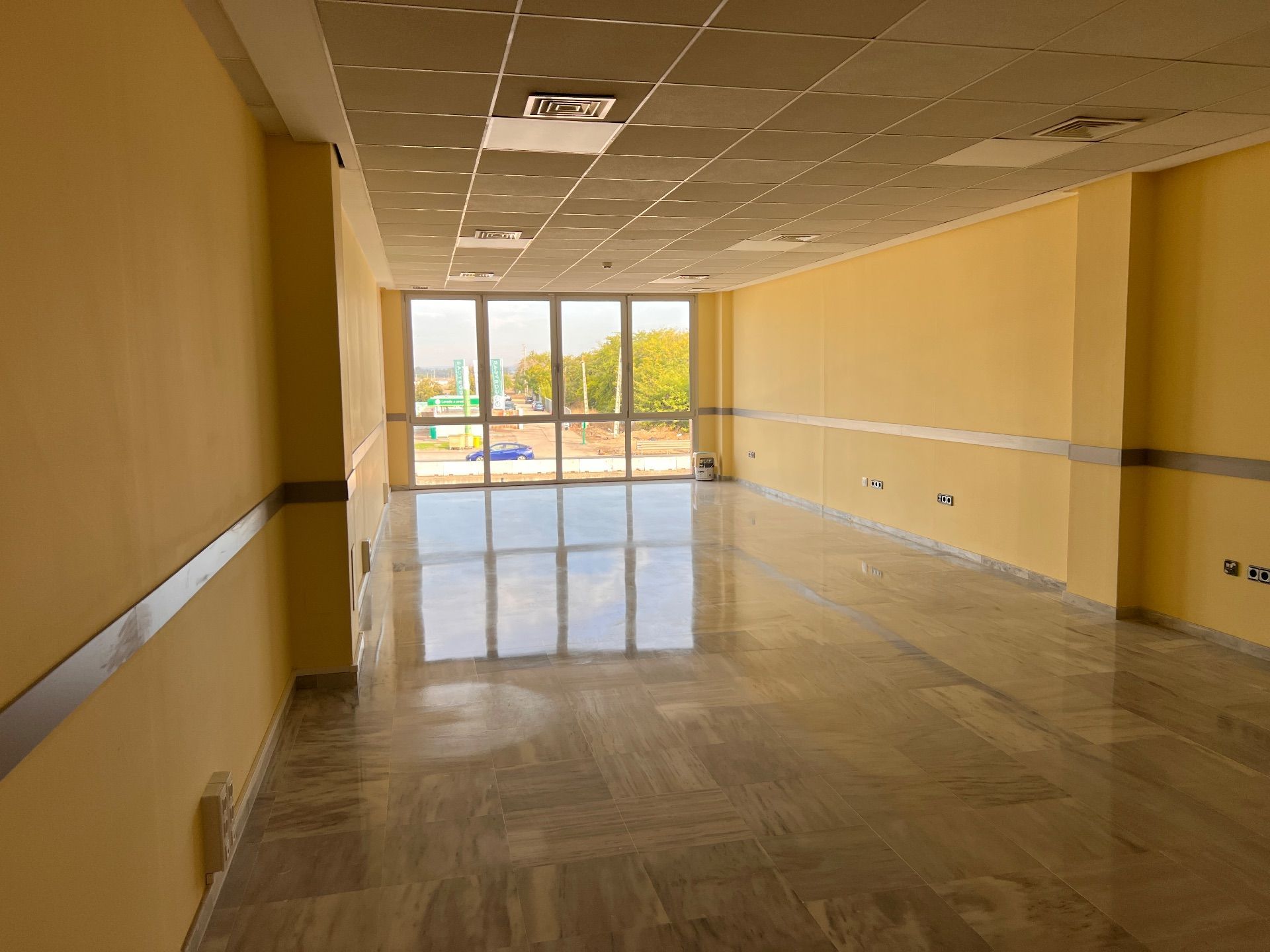 Oficina de lloguer en  Sevilla Capital amb Aire condicionat i Calefacció