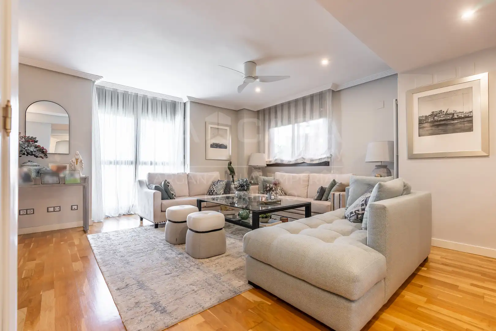 Sala d'estar de Dúplex en venda en Ciudad Lineal