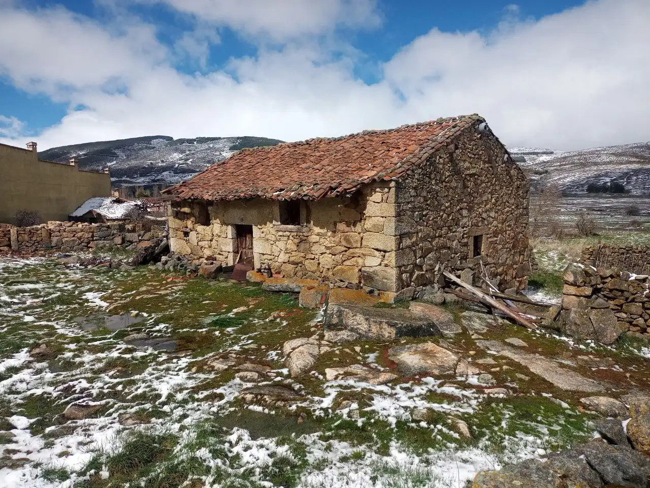 Vista exterior de Finca rústica en venta en San Martín de la Vega del Alberche