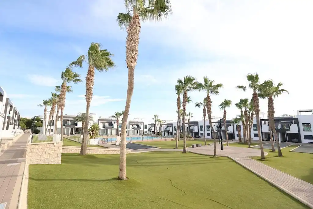 Vista exterior de Casa o chalet en venta en Orihuela con Aire acondicionado, Terraza y Amueblado