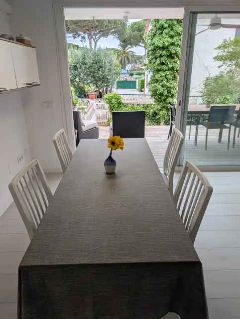 Esszimmer von Erdgeschoss zum Verkauf in Palamós mit Klimaanlage, Privatgarten und Terrasse