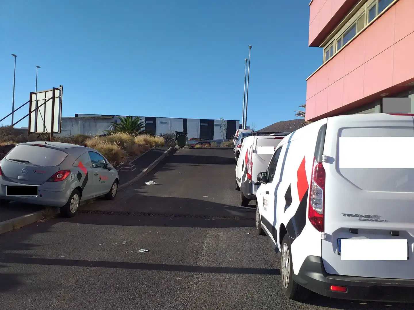 Parking of Commercial properties for rent in Arafo