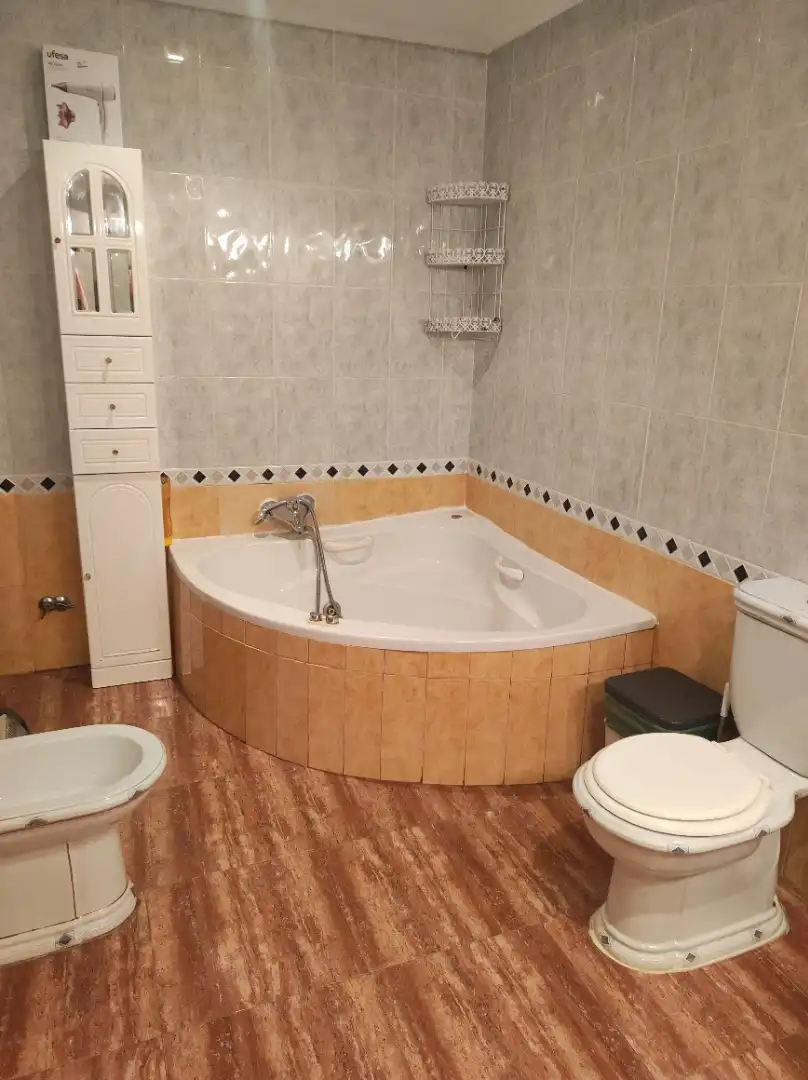 Bathroom of Houses for sale in Alcázar de San Juan  with Air Conditioner, Heating and Terrace